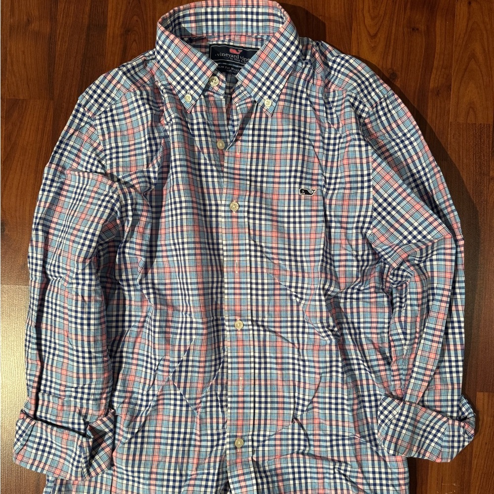 Men’s vineyard vines button down shirt